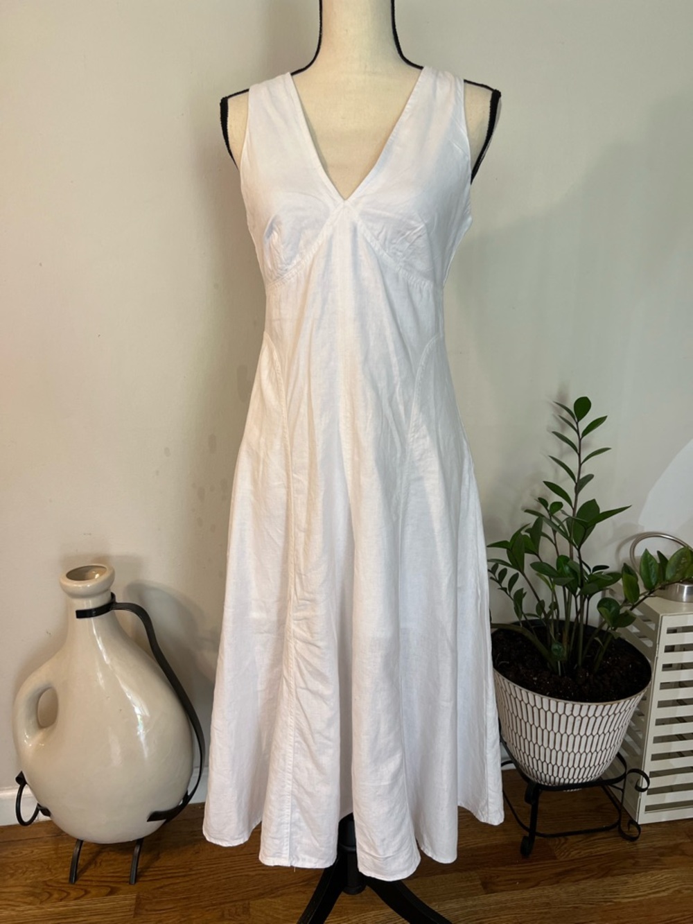 Banana Republic White V-Neck Midi Dress - Picture 15 of 16
